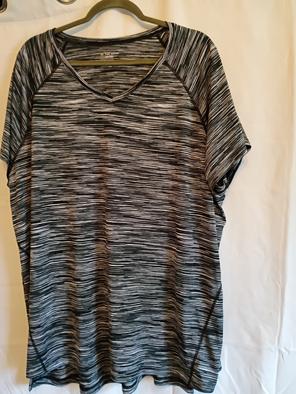 Tek Gear Dry Tek Size 3x Black and Gray And White Heathered Athletic Tee.